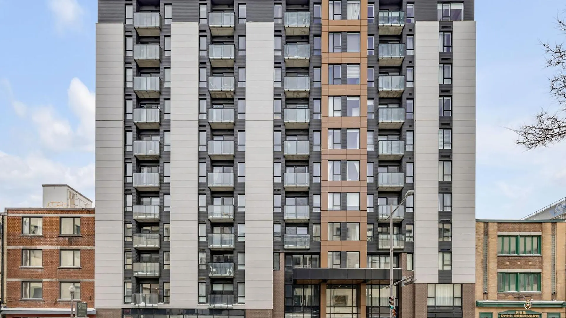Appartement Initial-Matisse- Quebec-Parking And Pool Canada