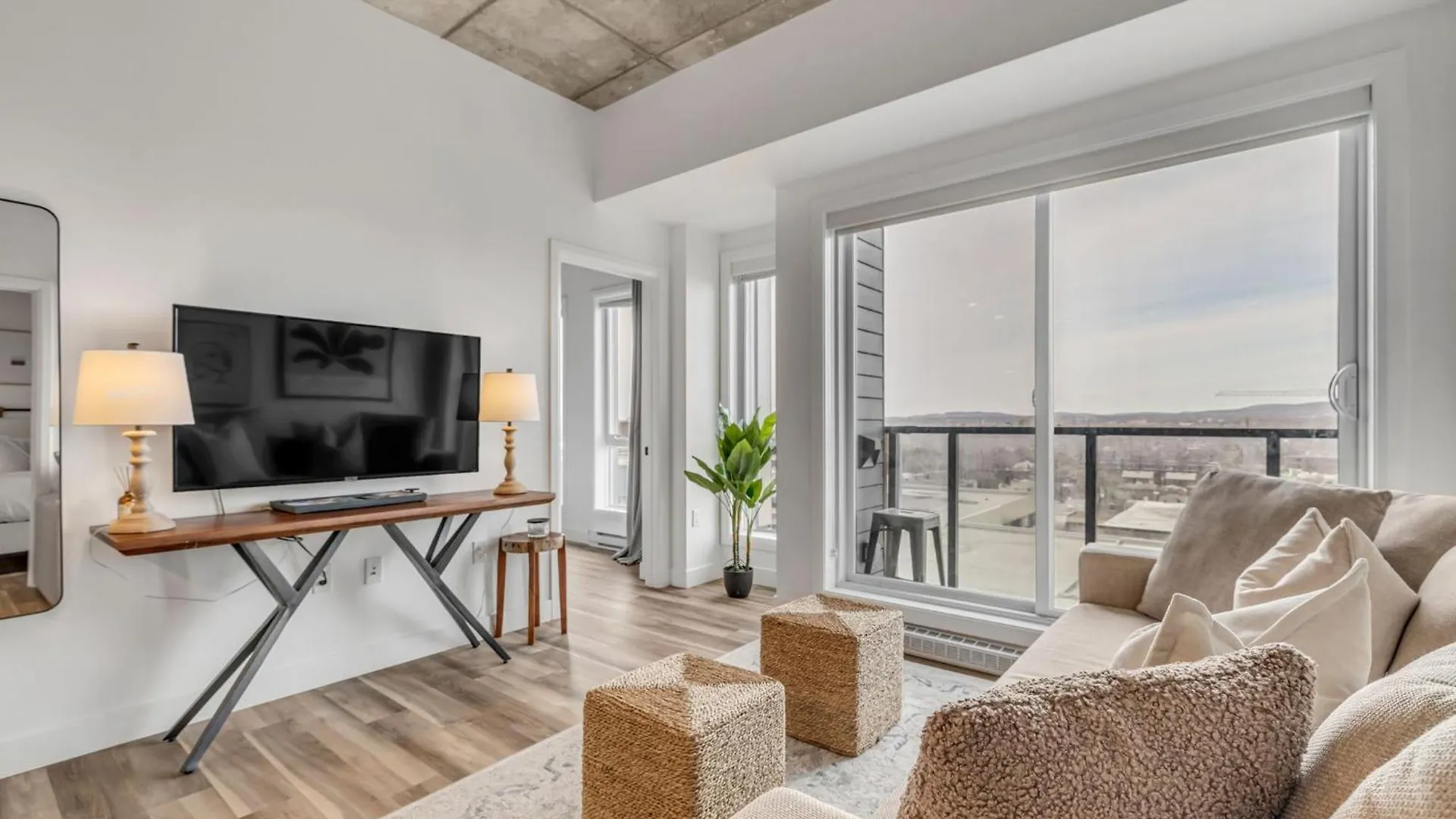 Initial-Matisse- Quebec-Parking And Pool Apartment 0*, Quebec City