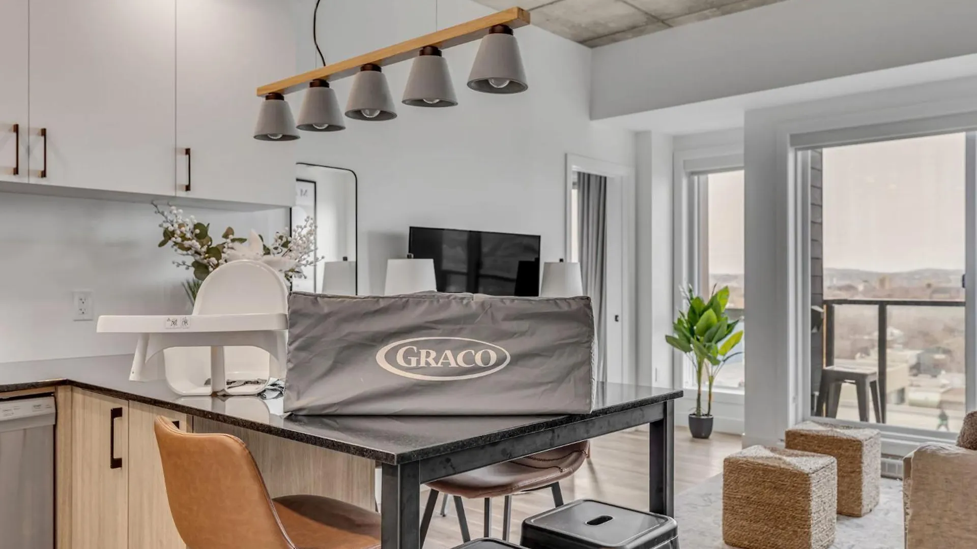 Initial-Matisse- Quebec-Parking And Pool Apartment