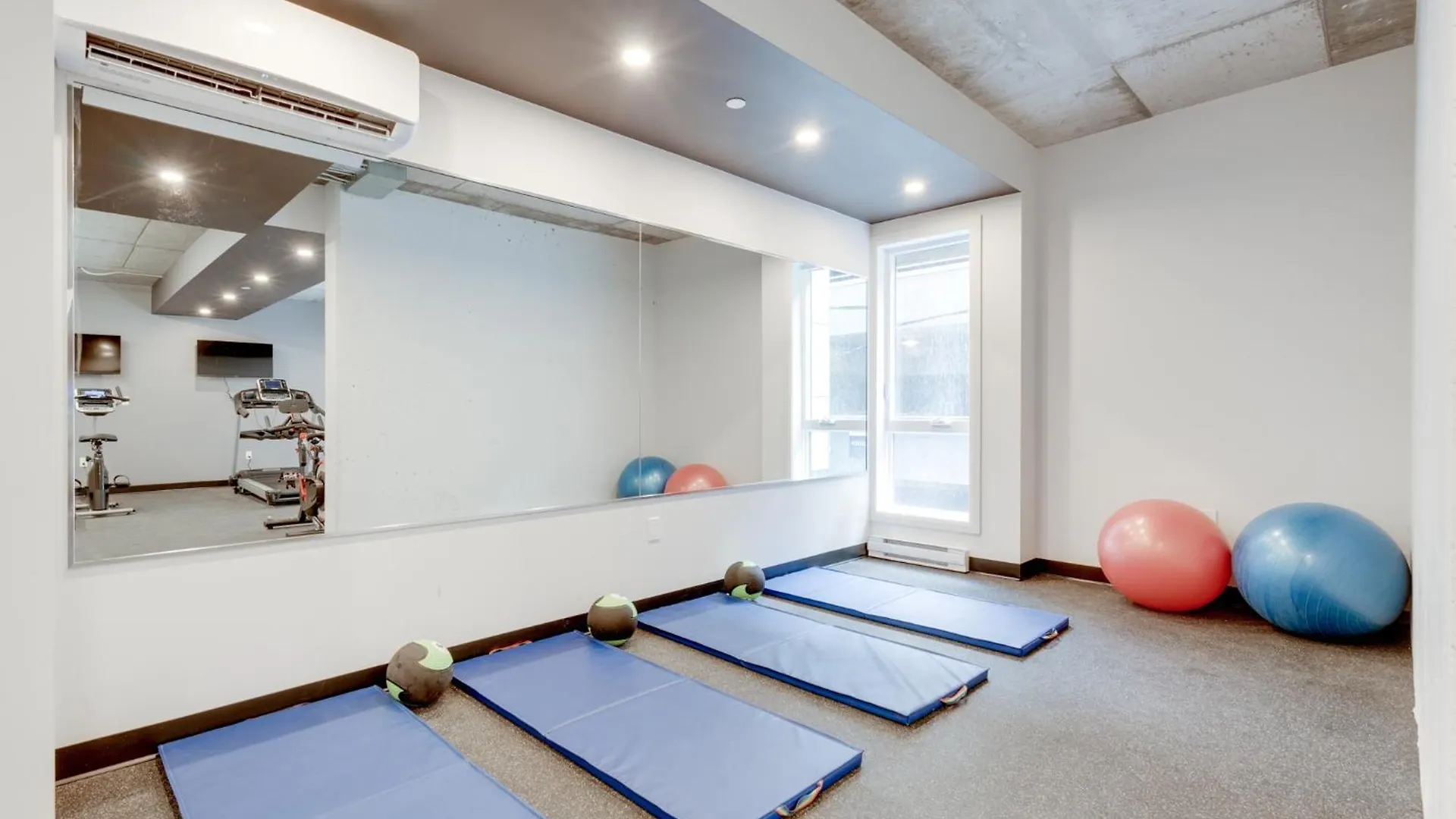 Initial-Matisse- Quebec-Parking And Pool Apartment 0*, Quebec City Canada