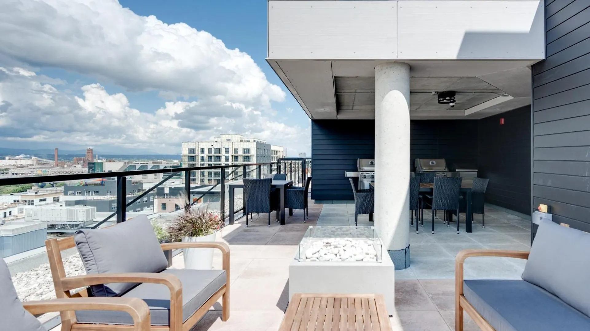 Initial-Matisse- Quebec-Parking And Pool Apartment  Quebec City